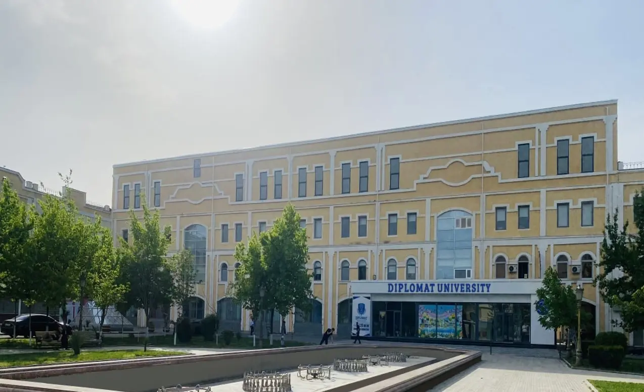 Здание Дипломат университет, Toshkent