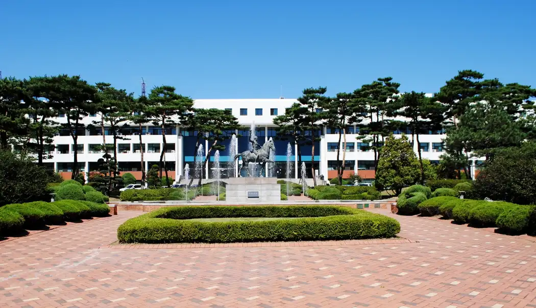 University of World Economy and Diplomacy, Toshkent — photo 8