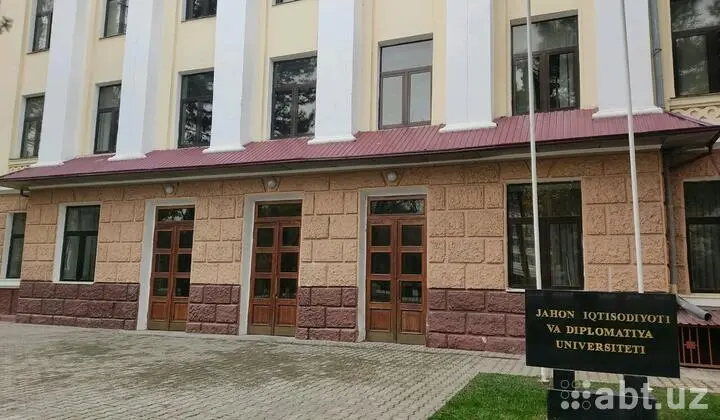 University of World Economy and Diplomacy, Toshkent — photo 10